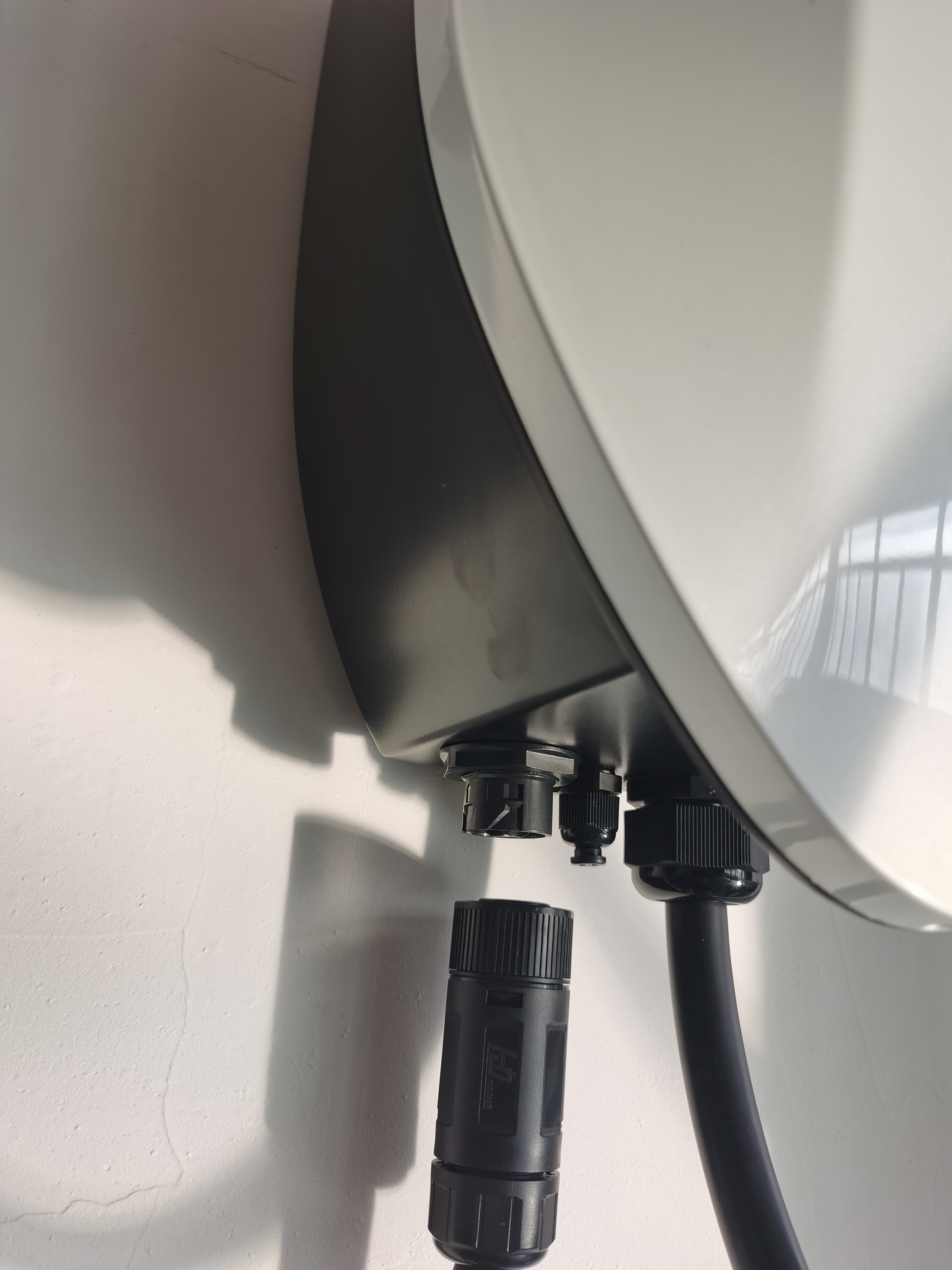 Por que a LIACC escolhe o conector fotovoltaico como solução de fiação para carregadores AC EV?